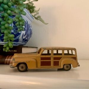 Dinky Dailmler Made in England Meccano LTD Wagon